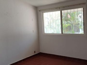 SE VENDE AMPLIA  CASA EN FRACCIONAMIENTO BUGAMBILIAS $3,000,000.00