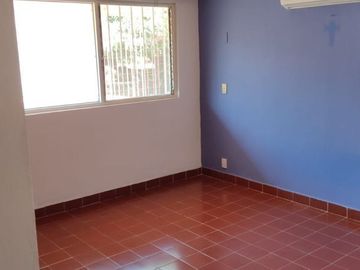 SE VENDE AMPLIA  CASA EN FRACCIONAMIENTO BUGAMBILIAS $3,000,000.00
