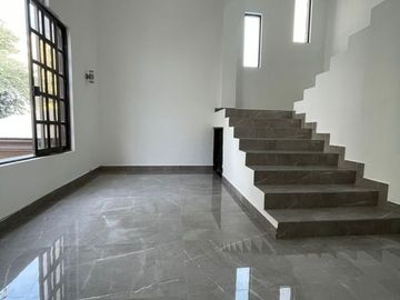 VENTA DE CASA EN LA PASTORA 3 NIVELES CON ALBERCA