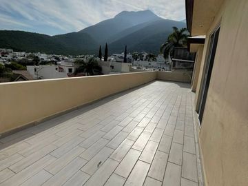 VENTA DE CASA EN LA PASTORA 3 NIVELES CON ALBERCA