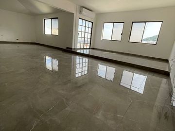 VENTA DE CASA EN LA PASTORA 3 NIVELES CON ALBERCA