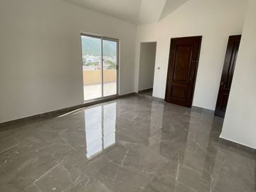 VENTA DE CASA EN LA PASTORA 3 NIVELES CON ALBERCA