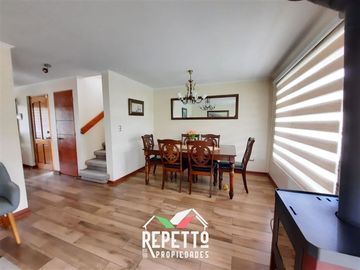 Casa en Venta en Av. Bulevares con esq. Samoré