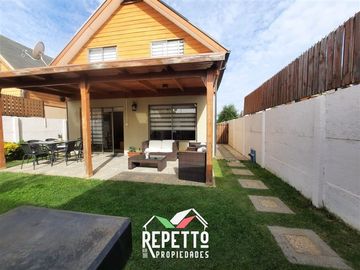 Casa en Venta en Av. Bulevares con esq. Samoré