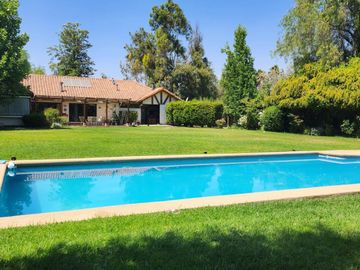Se Vende Casa Chilena en parcela de agrado, Condominio Sant