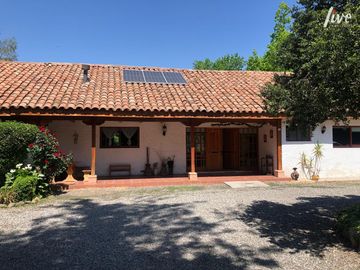 Se Vende Casa Chilena en parcela de agrado, Condominio Sant