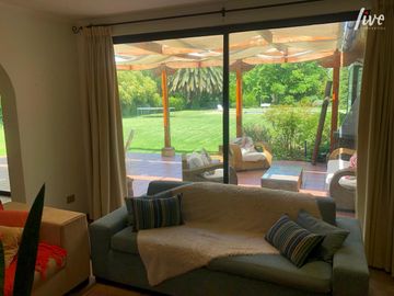 Se Vende Casa Chilena en parcela de agrado, Condominio Sant