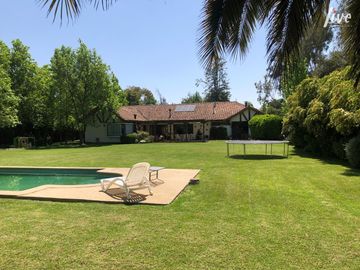 Se Vende Casa Chilena en parcela de agrado, Condominio Sant