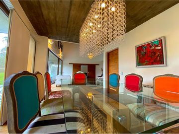 Elegante casa con moderna arquitectura..