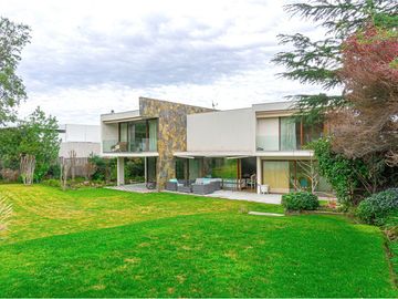 Elegante casa con moderna arquitectura..