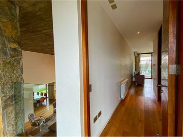 Elegante casa con moderna arquitectura..