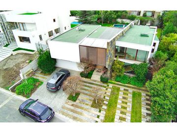 Elegante casa con moderna arquitectura..