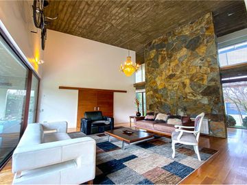 Elegante casa con moderna arquitectura..