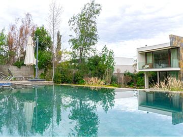 Elegante casa con moderna arquitectura..