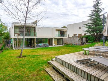 Elegante casa con moderna arquitectura..