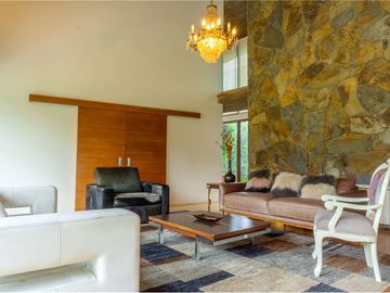 Elegante casa con moderna arquitectura..