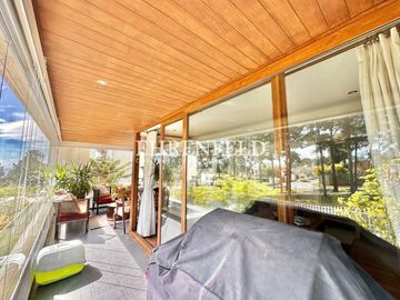 Bosques de Montemar. Exclusivo departamento  con 4  estacionamientos.