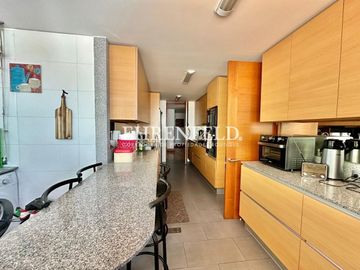 Bosques de Montemar. Exclusivo departamento  con 4  estacionamientos.