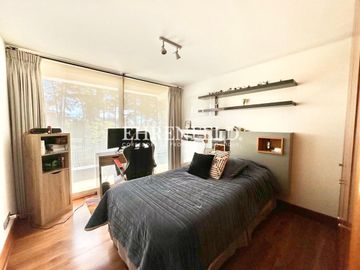 Bosques de Montemar. Exclusivo departamento  con 4  estacionamientos.