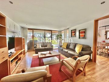 Bosques de Montemar. Exclusivo departamento  con 4  estacionamientos.