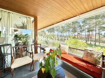 Bosques de Montemar. Exclusivo departamento  con 4  estacionamientos.