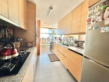 Bosques de Montemar. Exclusivo departamento  con 4  estacionamientos.