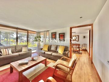 Bosques de Montemar. Exclusivo departamento  con 4  estacionamientos.