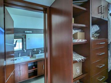 En venta Residencia en Rinconada Santa Rita