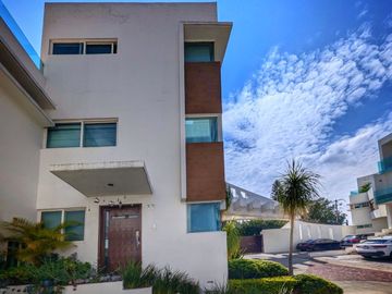 En venta Residencia en Rinconada Santa Rita