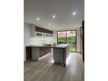 CASA DE 4 HABITACIONES EN VENTA  EN EL VALLE  CERCA DE LA ESPE