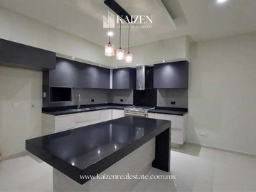 CASA EN VENTA, BOSQUES VALLARTA.