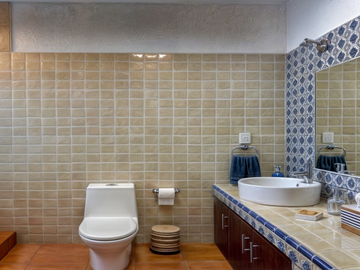 Residencia en Venta en Vista Real Country Club, Estilo Mexicano Contemporáneo