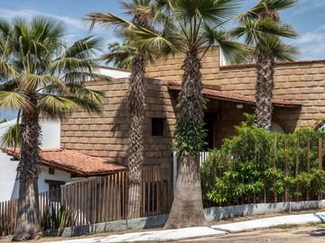 Residencia en Venta en Vista Real Country Club, Estilo Mexicano Contemporáneo