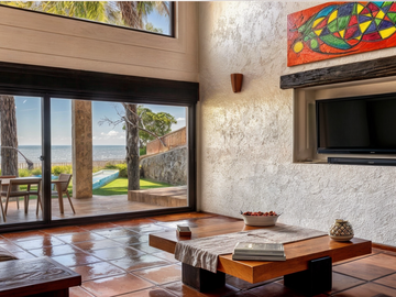 Residencia en Venta en Vista Real Country Club, Estilo Mexicano Contemporáneo