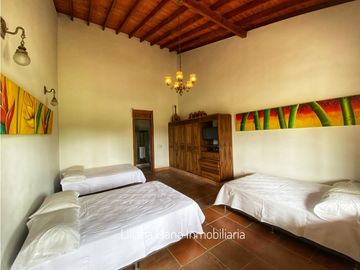 VENTA HERMOSA FINCA O FINCA HOTEL MONTENEGRO