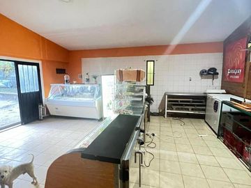 REF : 1872  2 CASAS MAS DEP CON PISINA EN VENTA EN TANTI. A DOS CUADRAS DE R 28