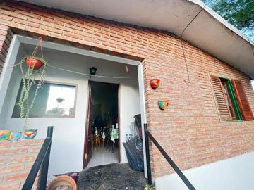 REF : 1872  2 CASAS MAS DEP CON PISINA EN VENTA EN TANTI. A DOS CUADRAS DE R 28