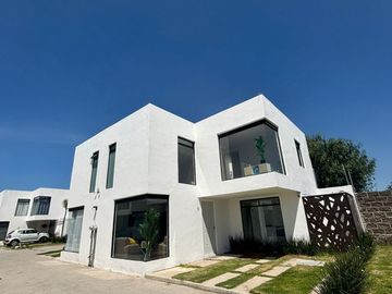 Estrena casa con moderno diseño  cerca de Plaza San Diego