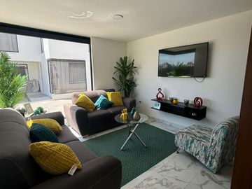 Estrena casa con moderno diseño  cerca de Plaza San Diego