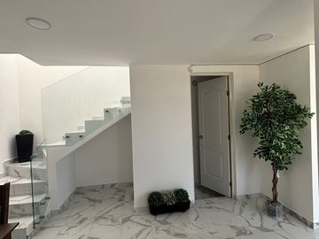 Estrena casa con moderno diseño  cerca de Plaza San Diego