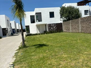 Estrena casa con moderno diseño  cerca de Plaza San Diego