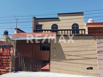 Bonita casa en venta, en Candiles - (3)