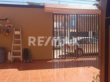 Bonita casa en venta, en Candiles - (3)