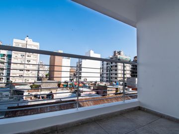 Venta/Financiación Departamento Un Dormitorio Categoria Cochera Opcional. Centro
