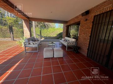 Venta - Casa de 3 dormitorios con cochera y pileta - Guayaquil 1010 - Villa Allende