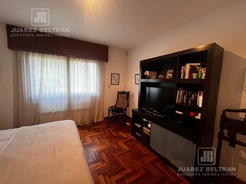 Venta - Casa de 3 dormitorios con cochera y pileta - Guayaquil 1010 - Villa Allende