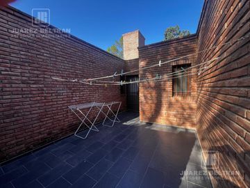 Venta - Casa de 3 dormitorios con cochera y pileta - Guayaquil 1010 - Villa Allende