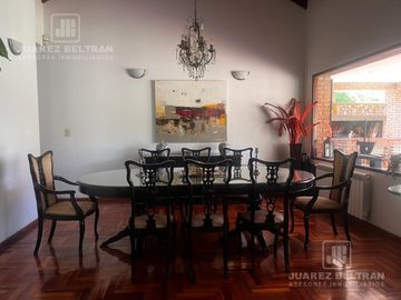 Venta - Casa de 3 dormitorios con cochera y pileta - Guayaquil 1010 - Villa Allende