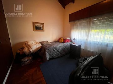 Venta - Casa de 3 dormitorios con cochera y pileta - Guayaquil 1010 - Villa Allende