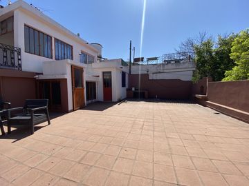 Casa-Terreno de 4 ambientes en Paternal